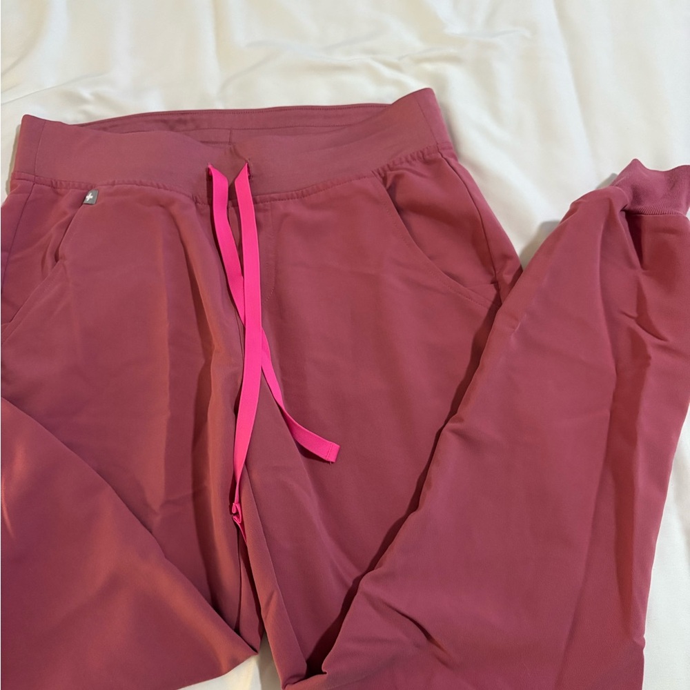 Figs Women's Cropped Pants in Rose Pink